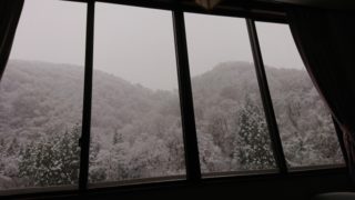 部屋から見える雪景色